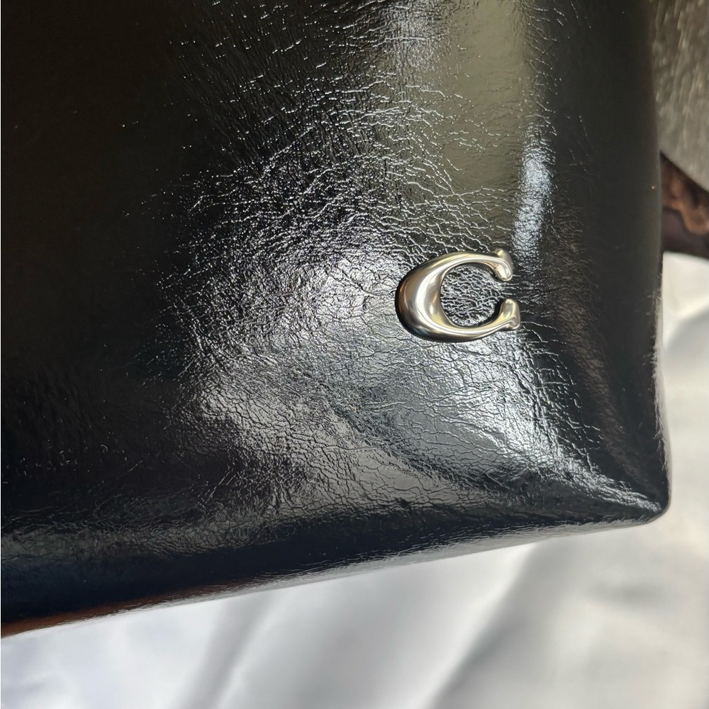 Authentic COACH 1941 patent Leather magnetic closure large Tote Bag - Picture 5 of 16